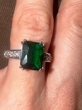 Vintage green Emerald type stone Sz 6.75 Gold filled